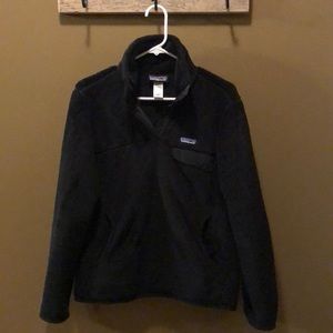 Women’s medium black Patagonia pullover.